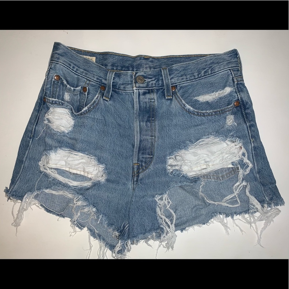 Levi’s 501 distressed shorts size 28